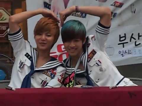 [FANCAM] 120806 Led apple Busan Fansign - Yeongjun & Kwangyeon formed a heart