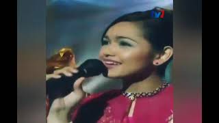 Download lagu SITI NURHALIZA - MAHLIGAI PERMATA ( live ) HMI 2000 mp3