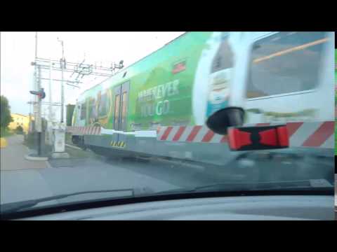 Alstom Coradia - Transito nel passaggio a livello di Arosio (Milano-Asso)