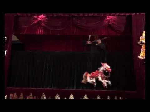Marionetes tradicionais de Mianmar: a dança do cavalo