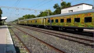 preview picture of video 'RTM WDM-3A led  BCT-INDB Duronto Express blasts through Aslaoda!!'