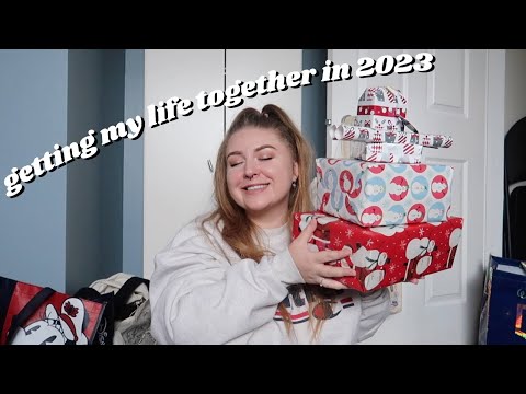 setting goals for 2023 + wrap christmas gifts with me | social media, financial, career + personal