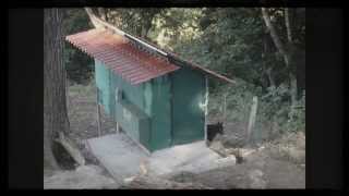 preview picture of video 'Chicken Coop Design - Easy Cleaning, Easy Egg Collection'