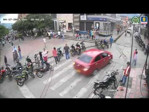 Así se perpetuo el Viol3nto @taque con motøbomb@ contra la estación de policia en La Plata Huila.