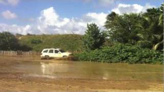 preview picture of video 'Grand Cherokee 4x4 Off-Road @ Isabela, PR'