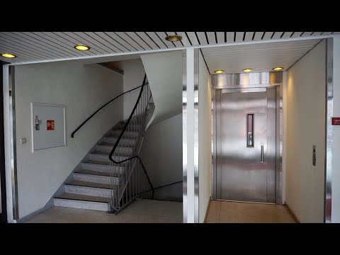 Ankerløkken Hamar fast hydraulic elevator with inner doors @ Grønnegata 86-88, Tromsø, Norway