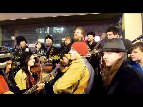 You Ain't Goin' Nowhere - Glen Hansard, Grafton Street, Christmas Eve 2011