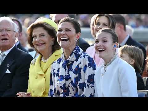 Princess Estelle and Crown Princess Victoria singing along at jubilee concert