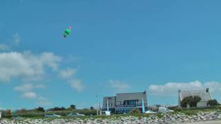 preview picture of video 'Having fun with a kite at Pentrez Plage, France'