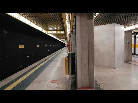 Treni metropolitana di Milano serie 8000 alla stazione Corvetto