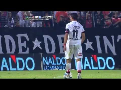 La Fiera Rodríguez hizo temblar el travesaño. Newell's 2 - Godoy Cruz 0. Fecha 10. Torneo 2015. FPT