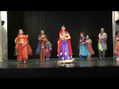 Bollywood colaj(Ansamblul Coconite si Clubul de dans multicultural) 4.06.2016