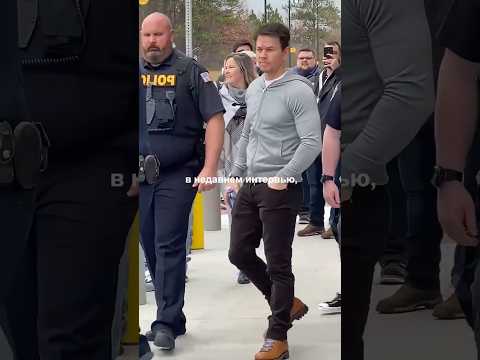 Пока он жив, этим людям закрыт вход в его дом