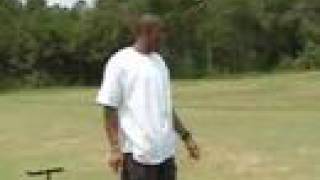 preview picture of video 'Tyrus Thomas attempts to play golf - Chicago Bulls'