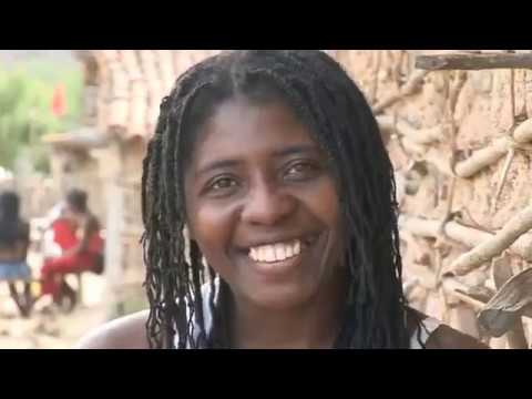 Trotz aller Widrigkeiten lachen die Frauen und Kinder immer noch so gerne!