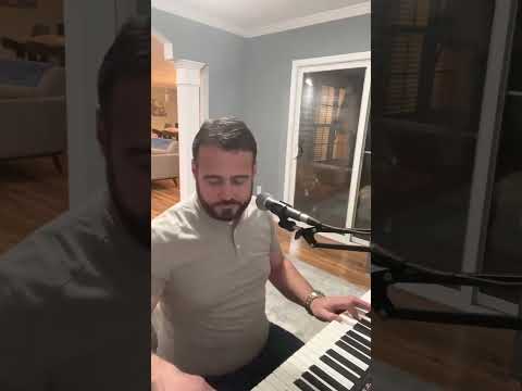 Qënke veshur me të bardha-Gerti Musollari