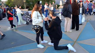 I PROPOSED TO MY GIRLFRIEND AT DISNEYLAND