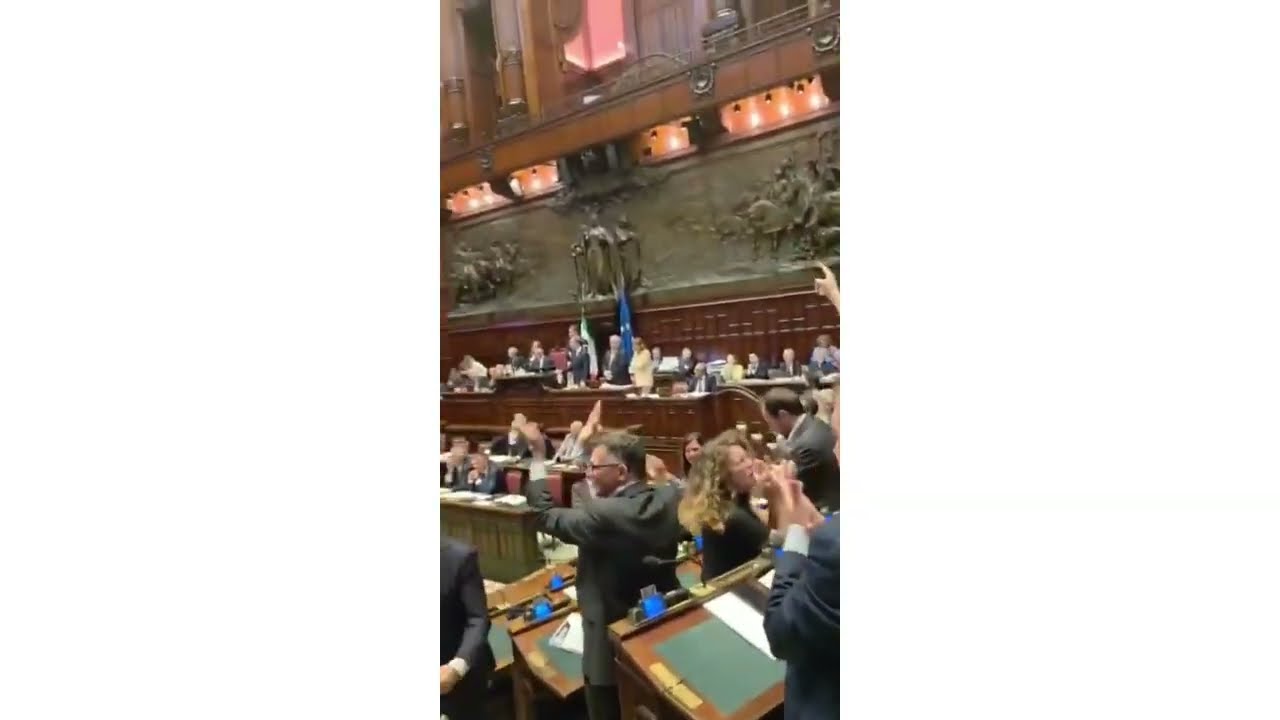 CAOS ALLA CAMERA, LA MAGGIORANZA VA SOTTO SULLA LEGGE ELETTORALE, OPPOSIZIONI URLANO "ELEZIONI"
