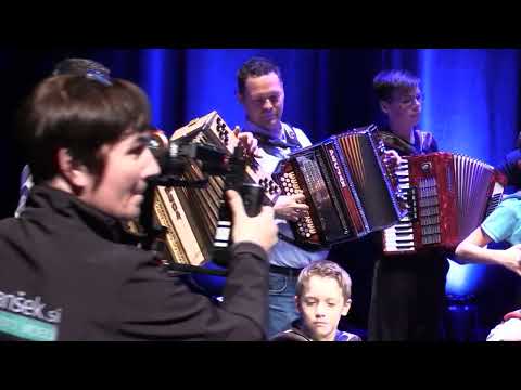 Harmonikarski orkester Andreja Bajuka navdušil