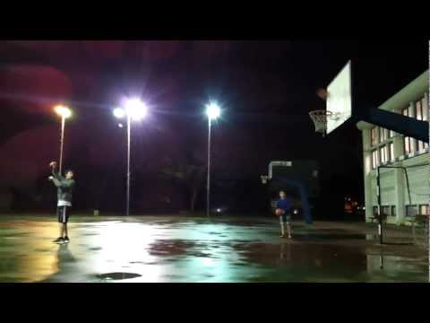 one hand back shot by tomer