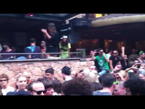 Ricardo Villalobos , Raresh , Onur Ozer play "Beautiful" @ Cocoon Closing @ Amnesia 26.09.11