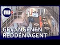 Amerikaanse agent wordt onwel: gevangenen komen in actie