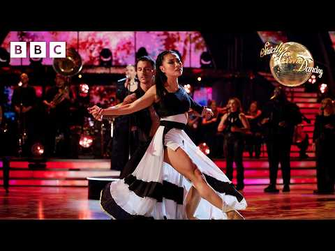 Becky Hill performs Indestructible - Strictly Semi-Final 🔥 - BBC