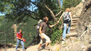 preview picture of video 'CASTELLO DELLA PIETRA, IMPRENDIBILE ROCCAFORTE DELLA VAL VOBBIA'