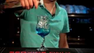 Смотреть онлайн Как сделать коктейль Голубая Лагуна