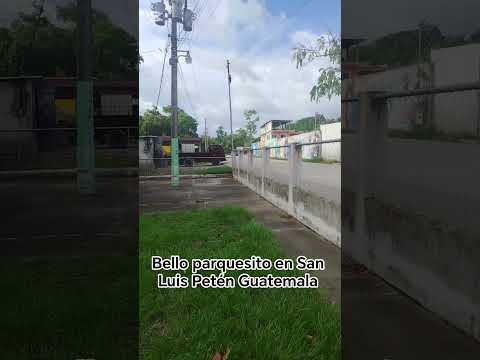 un bonito parque pequeño pero muy agradable en San Luis Petén Guatemala