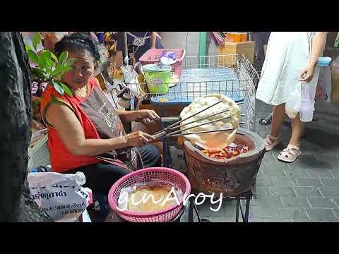 Watch This Thai Grandma Bake Traditional Kanom Pang in a Bustling Market!