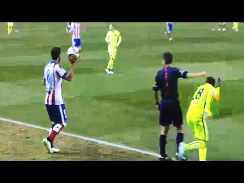 funny video Alba beaten by the hands of the assistant referee 2015
