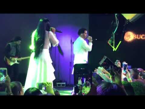 Manny Cruz sorprende a todos cantando junto a Martha Heredia