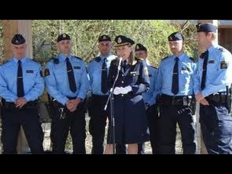 Galen bilförare blir jagad av polisen i Stockholm...