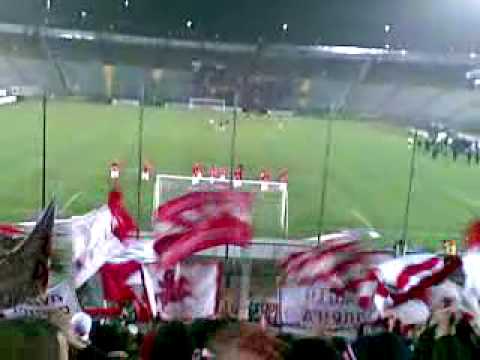 Ancona-Lecce 1-1 finale con la squadra dorica che corre a salutare gli ultras sotto la Nord
