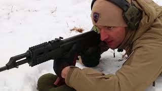 Re: [討論] 前綠扁帽示範如何在臥射時保持精準