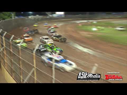 Modified Sedans: Walters and Raymont EPIC Battle - Kingaroy Speedway