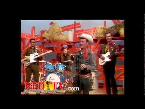 Roy Rogers sings on Hee Haw