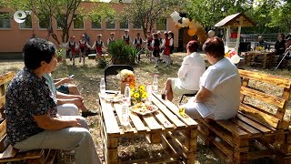 С песни и танци зарадваха обитателите на Дома за стари хора в Кърджали