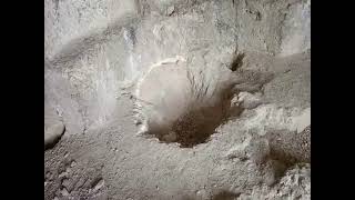 YALVAÇ HOYRAN GÖLÜ YANINDAKİ KAYA MEZARLARI