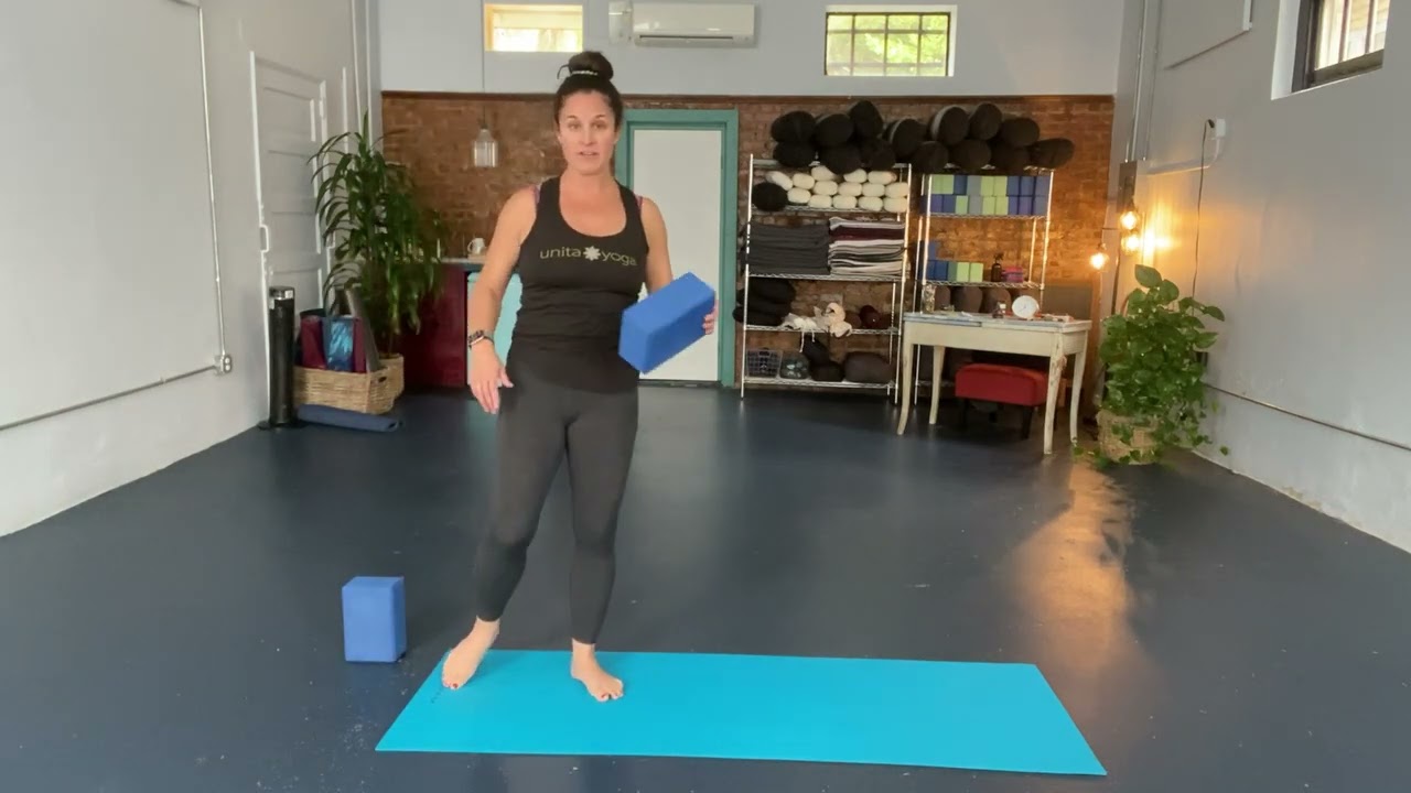 Crescent Twist (Parivrtta Anjaneyasana)