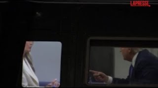 La discussione animata tra Donald e Melania Trump a bordo del Marine One