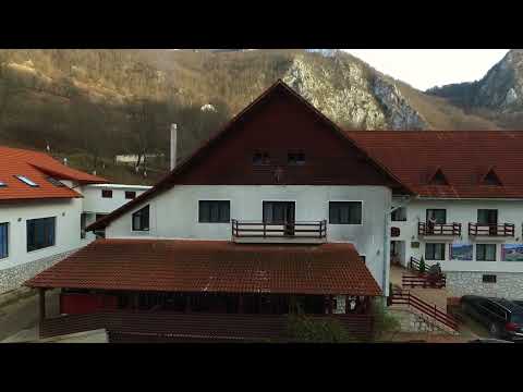 Pensiunea "Sub Piatră"