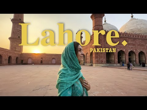 Exploring LAHORE, PAKISTAN as a Solo Female Traveler (my experience with Couchsurfing)