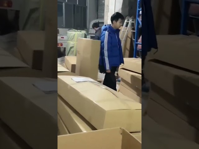 Vídeo relacionado con SLEEKEE 1 Juego De Bolsa De Transformación Mágica, Que Incluye Guirnalda Y Bufanda De Seda, Diseño De Asa De Flores De Utilería, Divertidos Accesorios De Rendimiento.