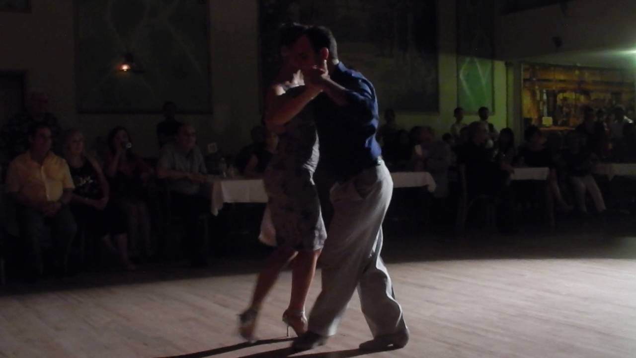 Mario de Camillis and Constanza Vecslir Bailan "Canto de Amor" (Osvaldo Fresedo)