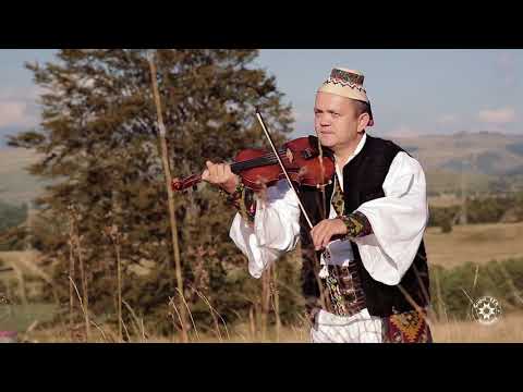 Grupul Iza,,,,,,Pina codru frunza  o tine  """   ,,