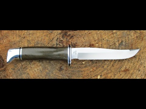 BUCK 105 Pathfinder - carving a Dude