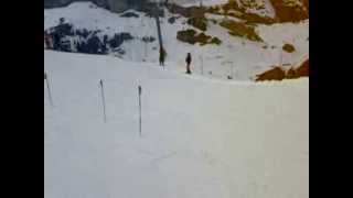 preview picture of video 'Swiss travel - Skiing at Allmendhubel near Mürren'