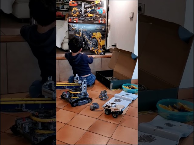 Vídeo relacionado con The Ultimate LEGO Technic Book: How to Build Complex Vehicles and Machines (Maker Innovations Series)